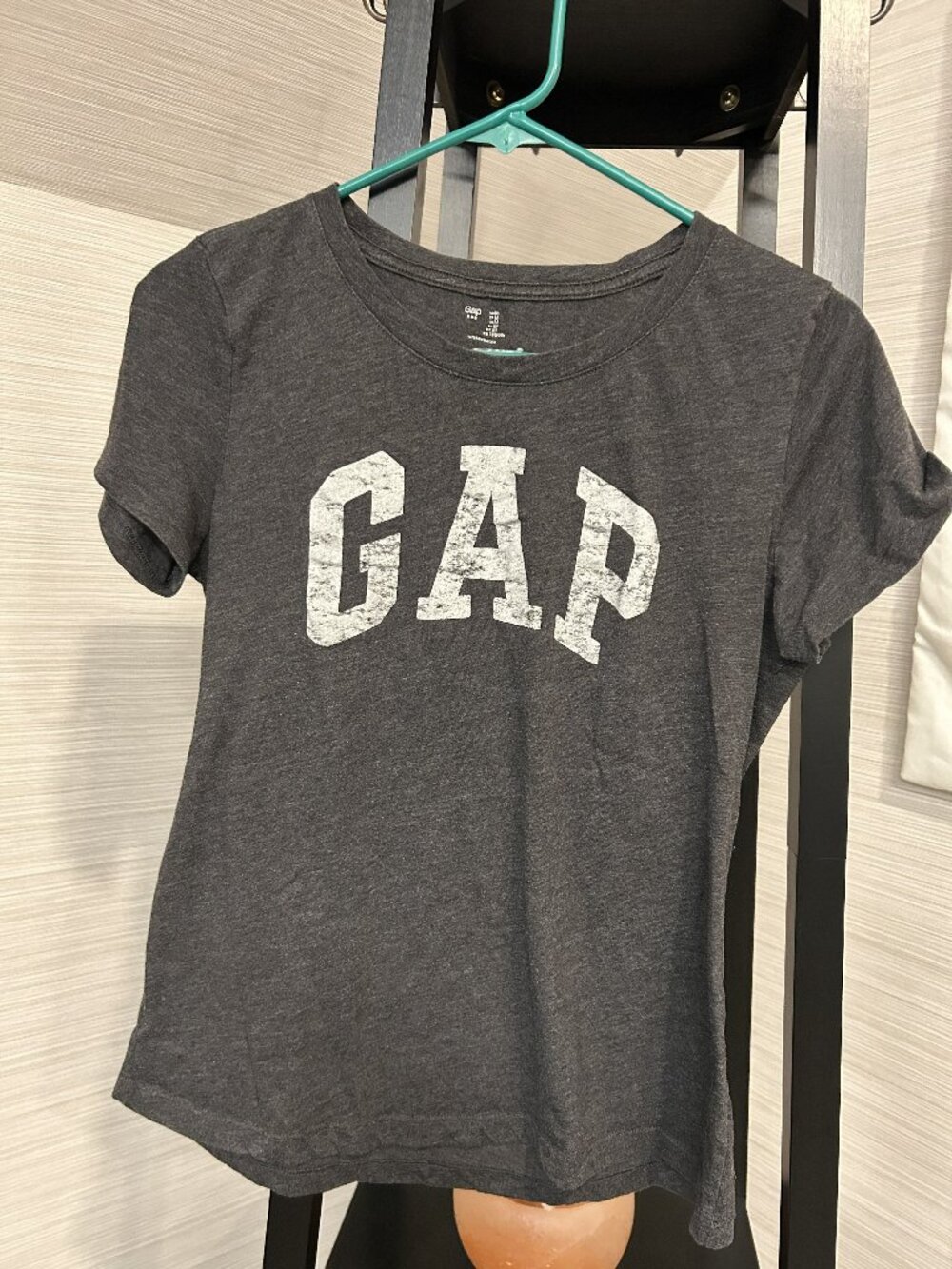 GAP TShirt - XS